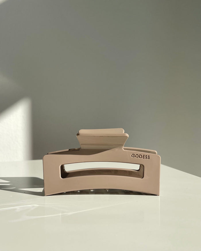 Medium / Taupe