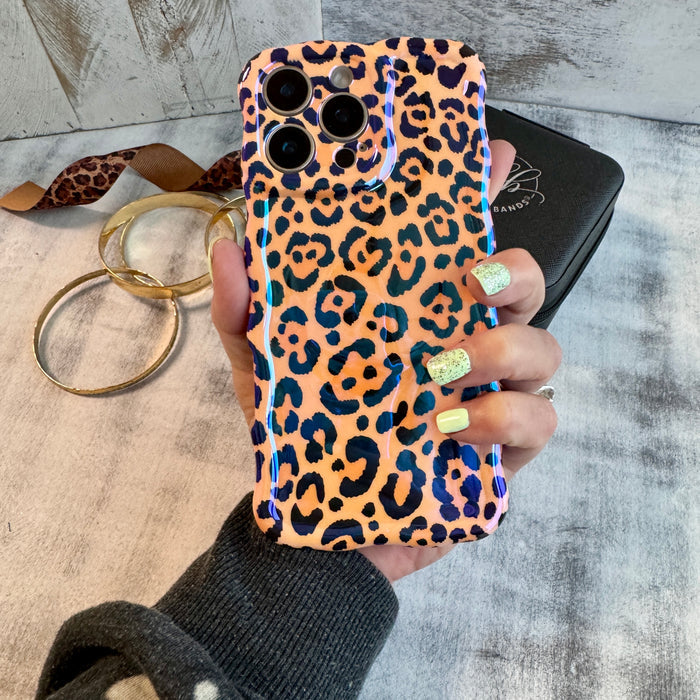 Safari Chic Wavy Luxe MagSafe Case for iPhone